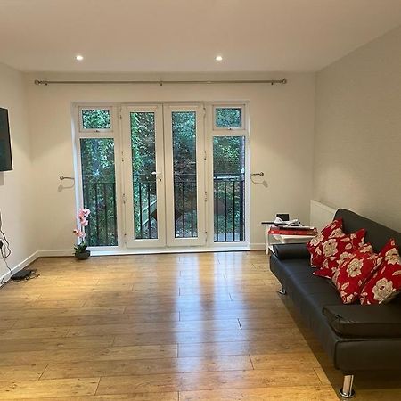 Luxurious & Cosy Apartment In Surrey Weybridge Bagian luar foto