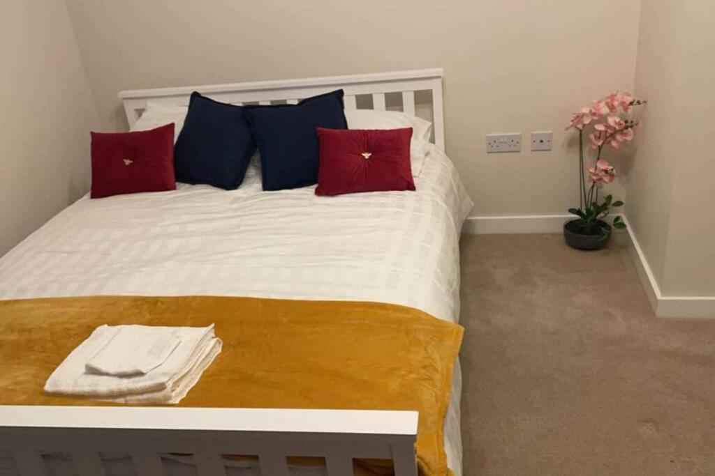 Luxurious & Cosy Apartment In Surrey Weybridge Bagian luar foto