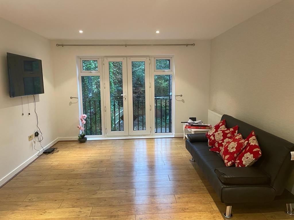 Luxurious & Cosy Apartment In Surrey Weybridge Bagian luar foto